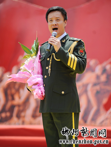 歌手阎维文演唱《母亲》.-红色耀宜章