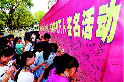 贫困人口扶贫系列号_广西钦州 开展精准扶贫文化惠民系列捐赠活动