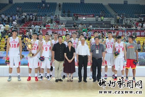 中国男篮国奥队获2015洲际篮球巅峰争霸赛郴