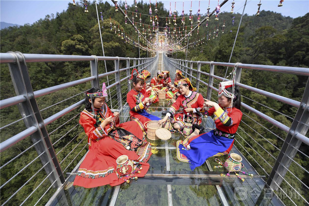 汝城:风铃迎客!九龙江玻璃桥上踏春行