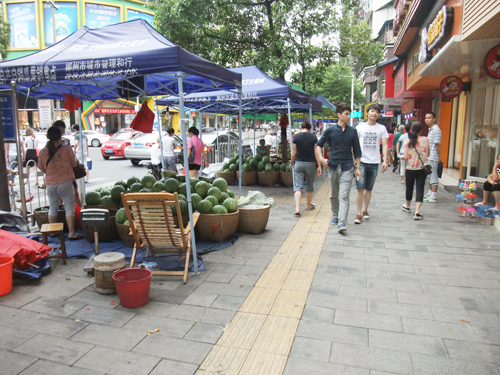 人口少地段做点什么生意好_地摊小吃生意做什么好