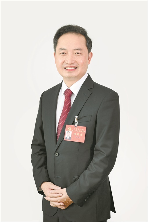 初心辉映红飘带 接续奋斗新征程