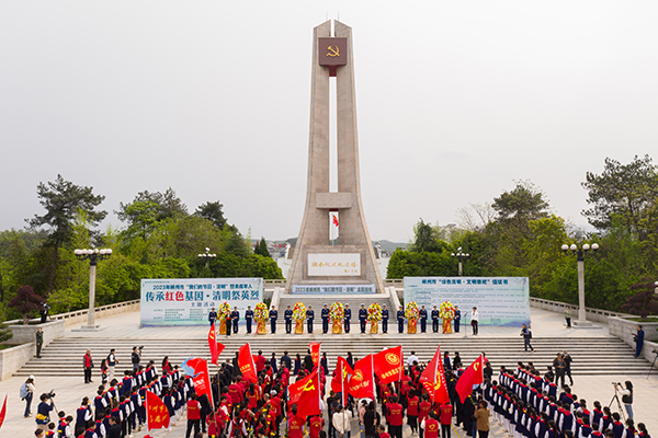我们的节日·清明|传承红色基因·清明祭英烈