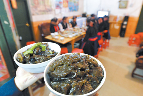 舌尖上的"莽山蕨根糍粑"