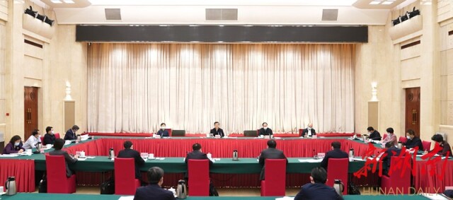 张庆伟：感悟思想伟力高举思想旗帜坚定信心前行 以历史主动精神加快推进湖南现代化建设