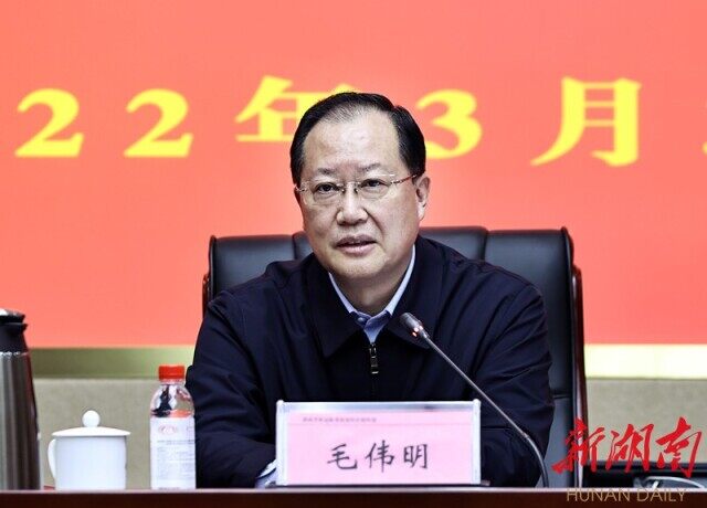 毛伟明在全省疫情防控工作会议上强调：正确引导 周密部署 做好清明假期的疫情防控工作