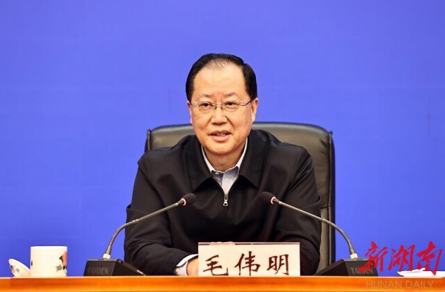 毛伟明：保持攻势 常抓不懈 牢牢守住生态环境安全底线