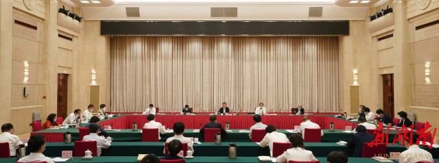 张庆伟：在坚持对标看齐中提高站位找准方位落实到位 始终沿着正确方向推进现代化新湖南建设事业