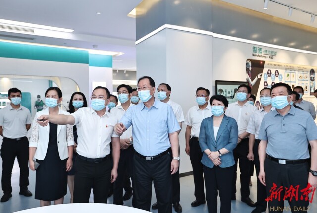 毛伟明：同频共振同题共答同甘共苦 以持续在线状态巩固稳中向好势头