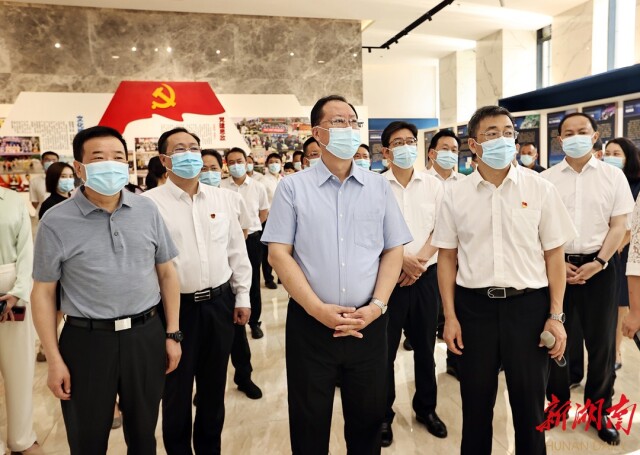 毛伟明：同频共振同题共答同甘共苦 以持续在线状态巩固稳中向好势头