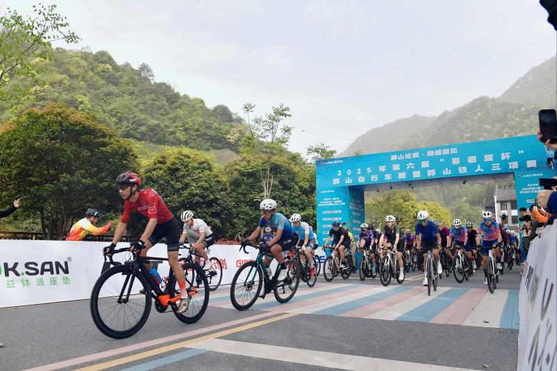 千名运动员莽山竞技 感受自行车、铁三赛之美