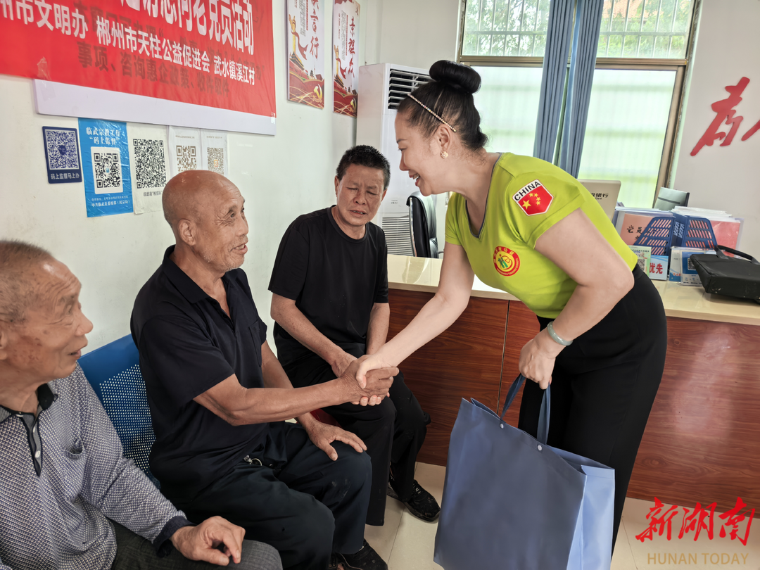 文明实践·志愿服务在行动丨郴州市天柱公益促进会走访慰问老党员