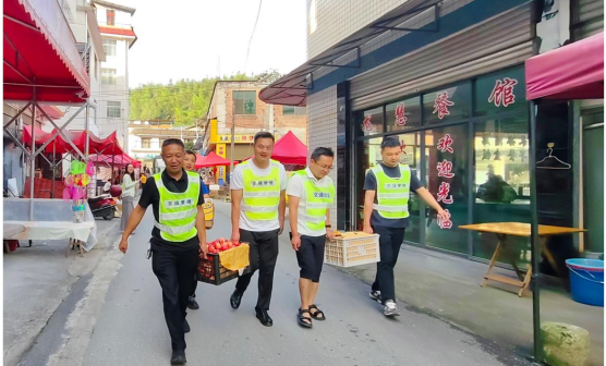 桂东县沤江镇：疏堵结合整治“马路市场”